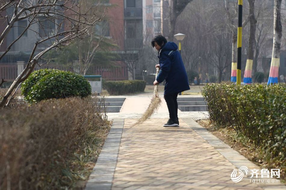 又掛彩了，哈弗茨頭頂鮮血直流，此前對陣國米時頭部受傷