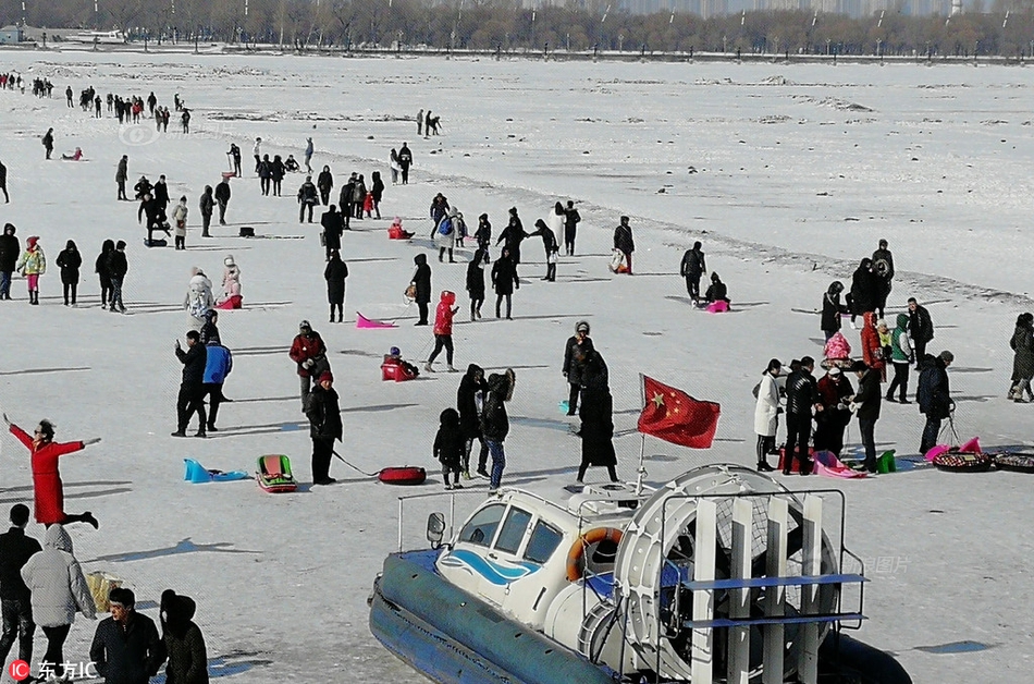 帕爾默、馬杜埃凱阻止阿森納發(fā)球，馬杜埃凱吃到黃牌